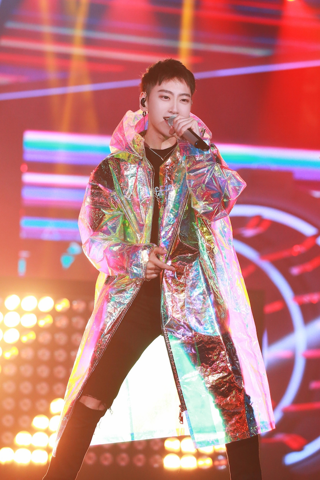 魏巡亮相2017快男粉丝答谢会