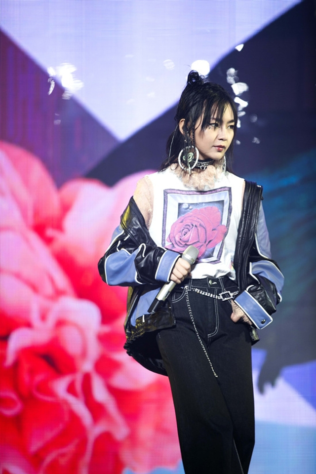 周笔畅上海站演唱会首唱新歌