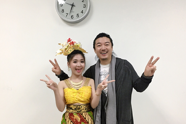 韩冰献唱《情歌赛过春江水》