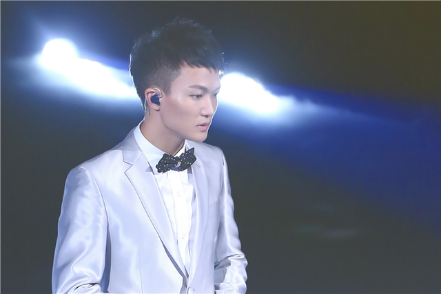 组图:周深助郭沁夺小组赛冠军 唯美合作《大鱼》