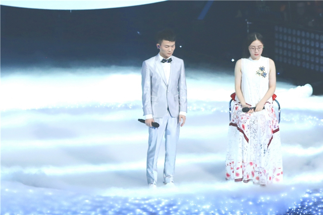 组图:周深助郭沁夺小组赛冠军 唯美合作《大鱼》