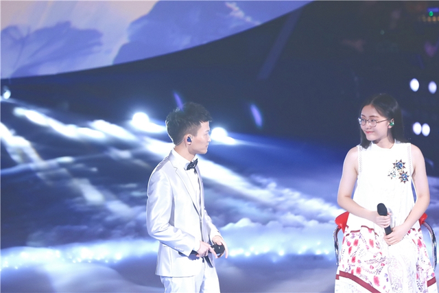 组图:周深助郭沁夺小组赛冠军 唯美合作《大鱼》