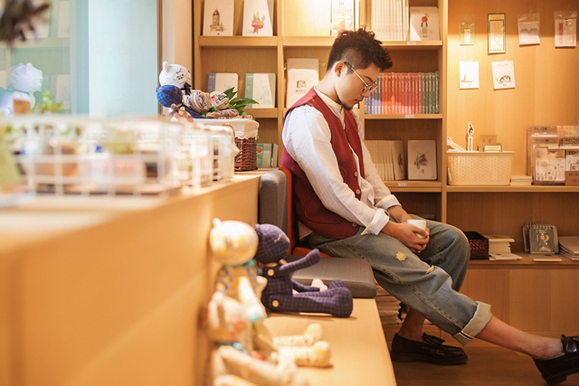 组图:齐一《玩笑话》首发 唱爱情里的痴与卑微