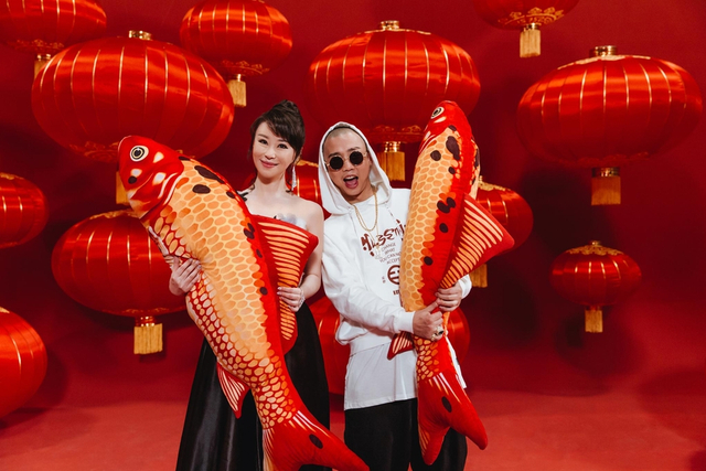组图：祖海GAI共同演绎《好运来》 民歌混搭嘻哈