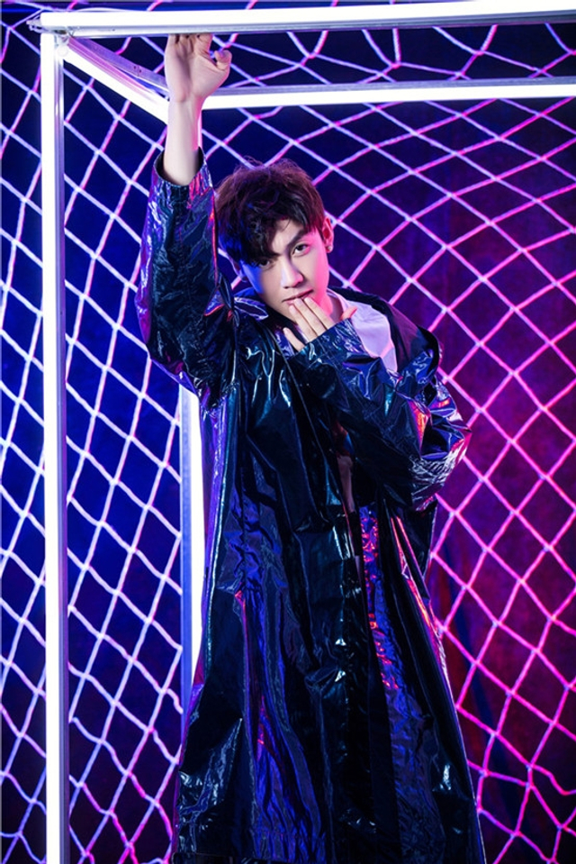 王野最新写真演绎撩人眼神杀 阳光动感潮范儿十足