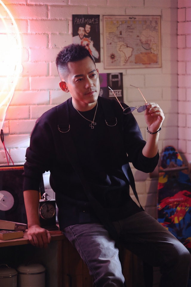 苏醒何洁《Stand Up Again》MV 