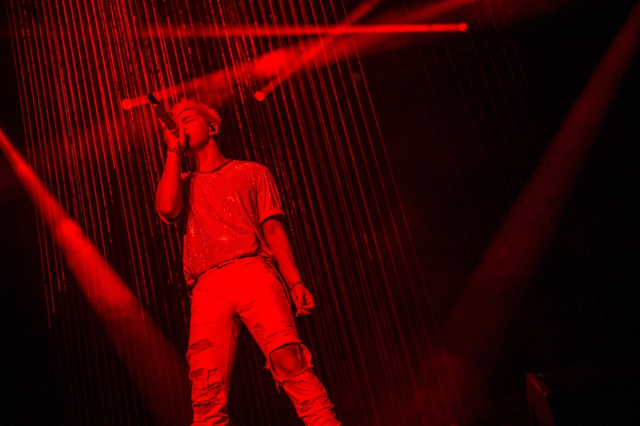 组图：太阳澳门秀粤语撩妹 唱数首BIGBANG歌曲表思念