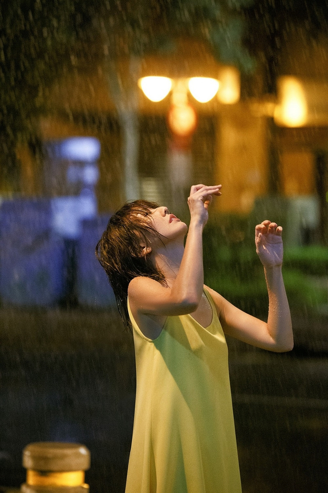 组图：孙燕姿执导《跳舞的梵谷》MV 淋雨跳舞样样来