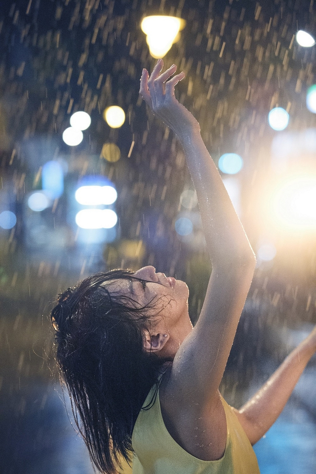 组图：孙燕姿执导《跳舞的梵谷》MV 淋雨跳舞样样来