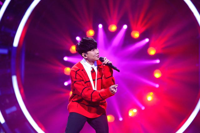 林俊杰摇滚风演绎经典《至少还有你》