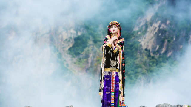 组图：阿兰《美人谷》MV上线 唯美镜头诠释人生感悟