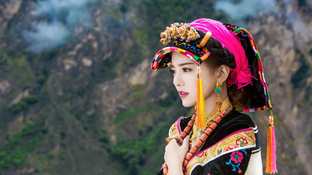 组图：阿兰《美人谷》MV上线 唯美镜头诠释人生感悟