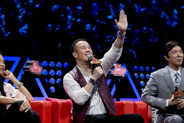 组图：杨坤节目唱新歌 改编《画心》蒙古味十足