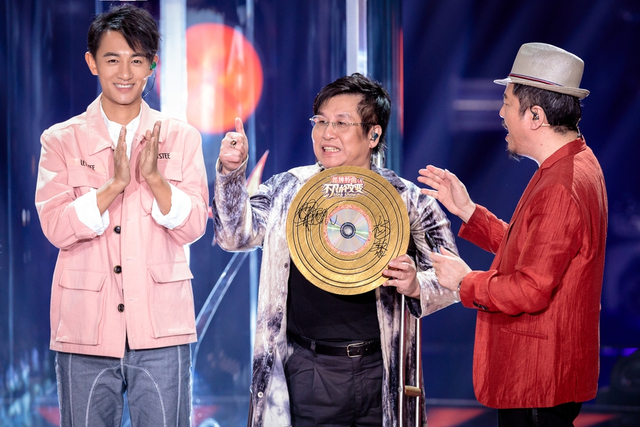 组图：杨黎唱《星星点灯》 诠释新时代的自我激励