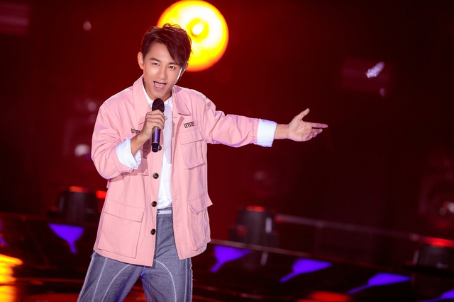 组图：杨黎唱《星星点灯》 诠释新时代的自我激励