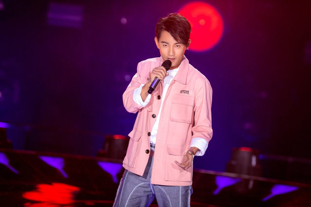 组图：杨黎唱《星星点灯》 诠释新时代的自我激励