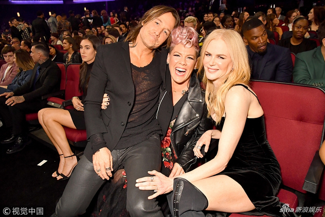 妮可·基德曼与老公凯斯·厄本和歌手Pink