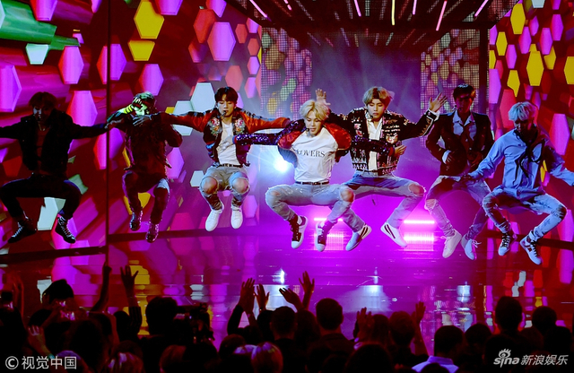 防弹少年团劲歌热舞