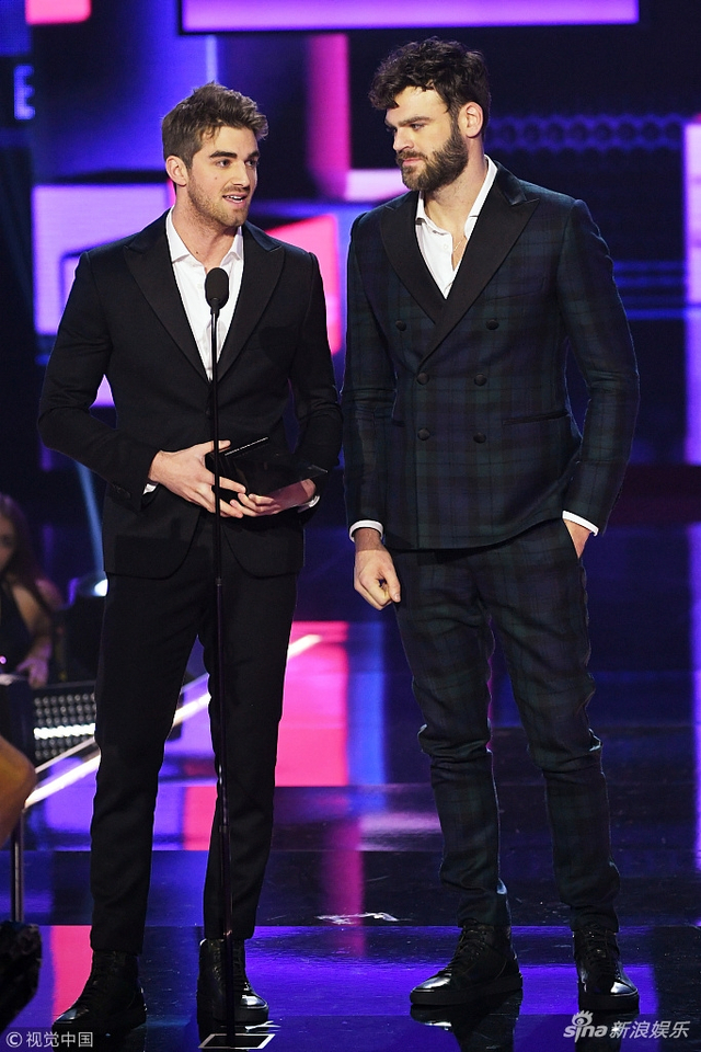 The Chainsmokers组合获得最受欢迎电子舞曲歌手