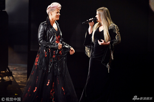 歌手Pink和凯莉·克莱森