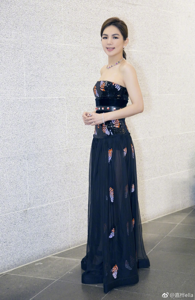 ella晒劲宝照片 隔空示爱老公超甜