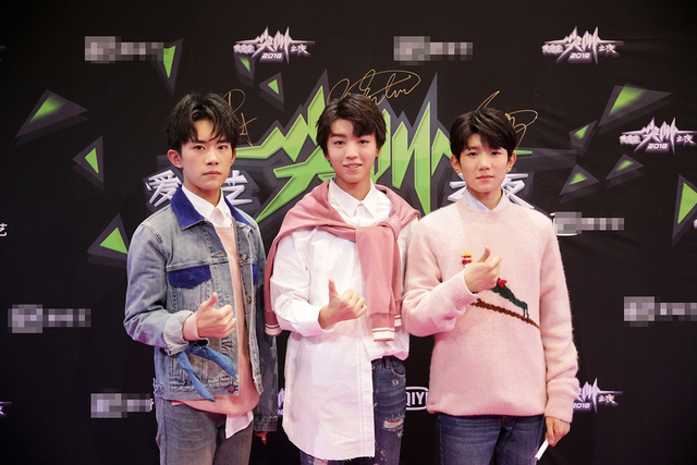 组图：TFBOYS演绎《加油！AMIGO》 生日会均与粉丝共度