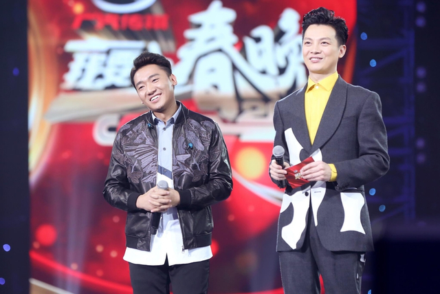 组图：扎西平措演唱《春》获《直通春晚》邀请卡