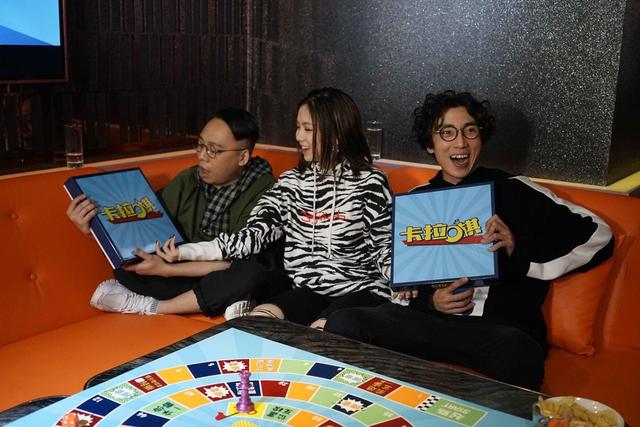 邓紫棋玩游戏被惩罚表白
