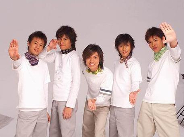 有《青春纪念册》,《红蜻蜓》,《花季》等歌曲,2005年组合因各种原因