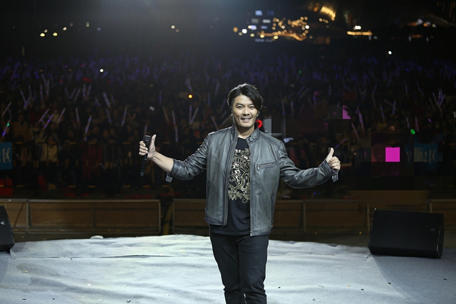 组图：陶喆阿杜柯有伦林明祯等群星跨年 在各地带来表演