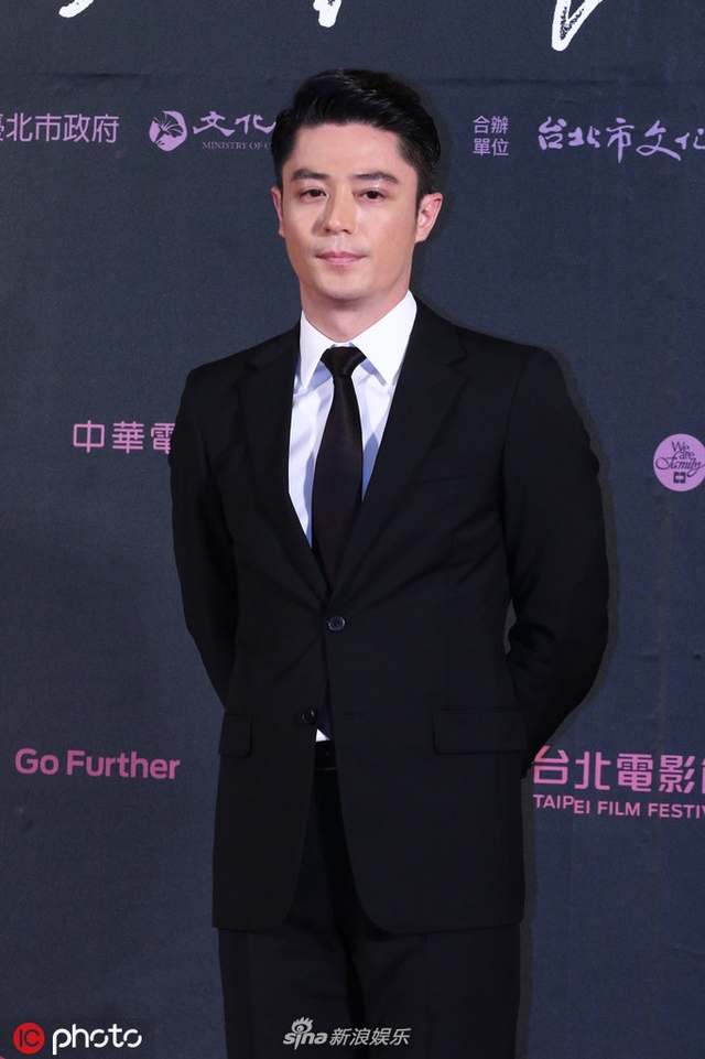 组图：众星亮相台北电影奖 林依晨依然少女颜张榕容深V抢镜