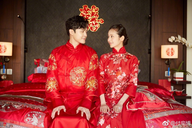 组图：付辛博颖儿婚礼迎亲现场甜吻 朴实真挚泪洒现场