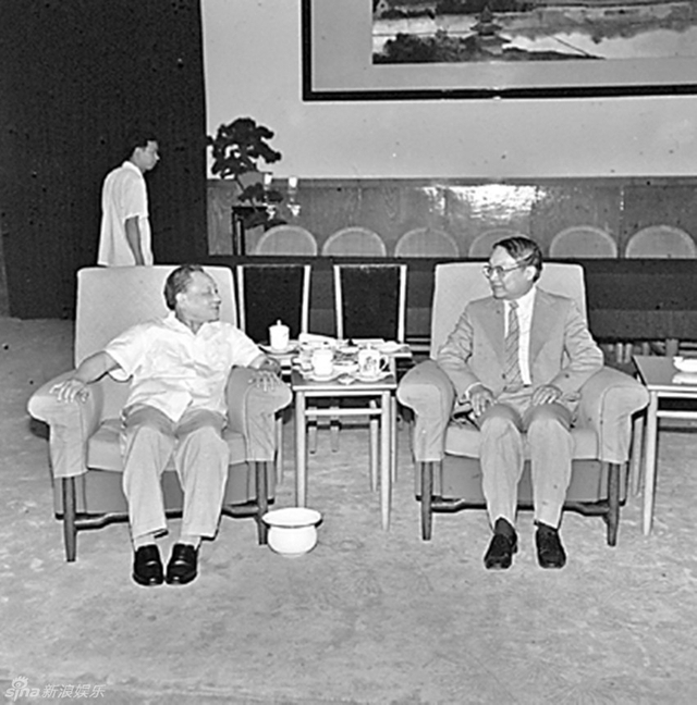 组图：金庸逝世享年94岁 音容笑貌犹在眼前