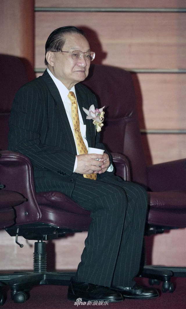 组图：金庸逝世享年94岁 音容笑貌犹在眼前
