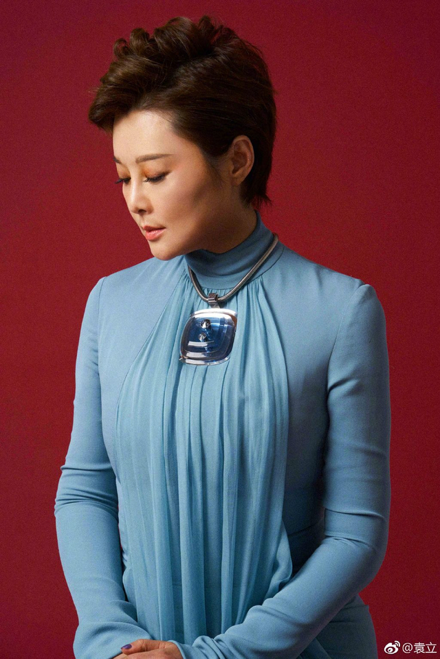 45岁袁立宣布三婚 嫁小11岁80后诗人高调晒吻照_新浪图片