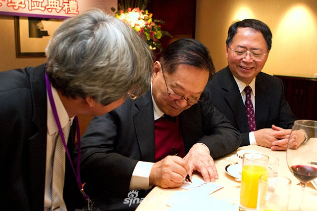 组图：金庸逝世享年94岁 音容笑貌犹在眼前