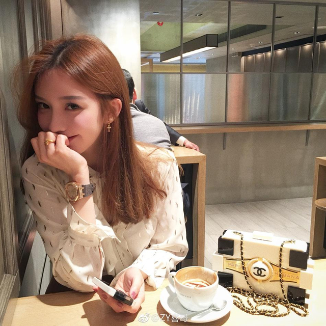 富二代正牌女友比阿娇瘦还美