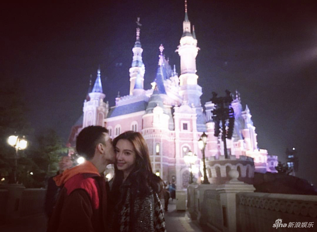 疑似秦奋朋友秒删微博 暗指喜哥"高贵点的鸡"