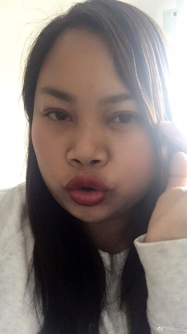 凤姐全副"武妆"嘟红唇 网友看不过眼帮p图