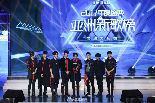 组图：X玖少年团获最受欢迎团体 人气爆棚引尖叫