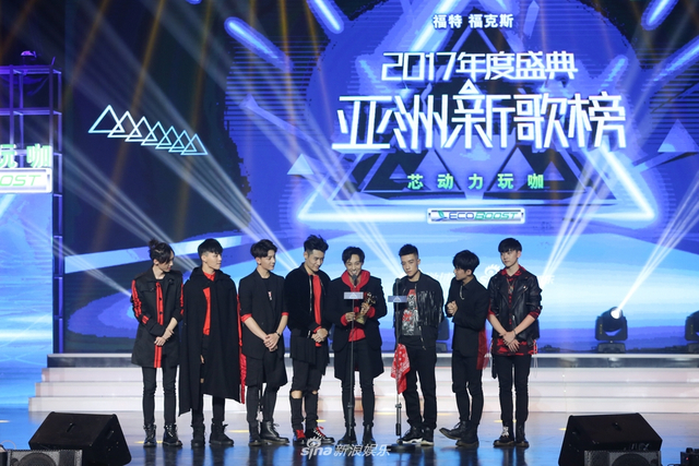 组图：X玖少年团获最受欢迎团体 人气爆棚引尖叫