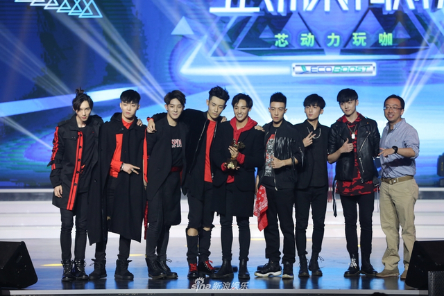 组图：X玖少年团获最受欢迎团体 人气爆棚引尖叫