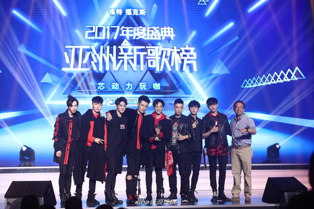 组图：X玖少年团获最受欢迎团体 人气爆棚引尖叫