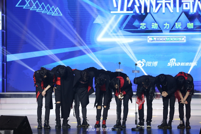 组图：X玖少年团获最受欢迎团体 人气爆棚引尖叫