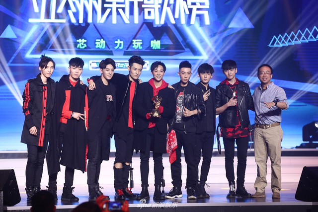 组图：X玖少年团获最受欢迎团体 人气爆棚引尖叫