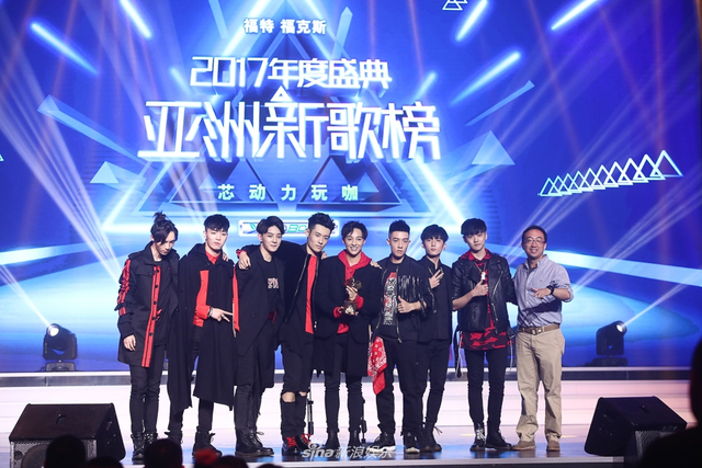 组图：X玖少年团获最受欢迎团体 人气爆棚引尖叫