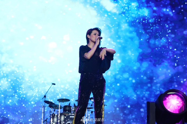 组图:用心细品人生起落 “美声天后”周蕙以歌前行