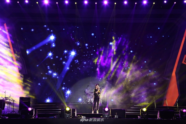 组图:用心细品人生起落 “美声天后”周蕙以歌前行