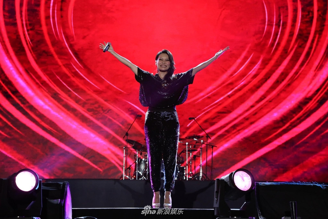 组图:用心细品人生起落 “美声天后”周蕙以歌前行