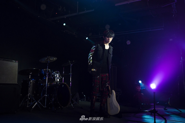 组图:易烊千玺合作五月天 演技爆发受称赞